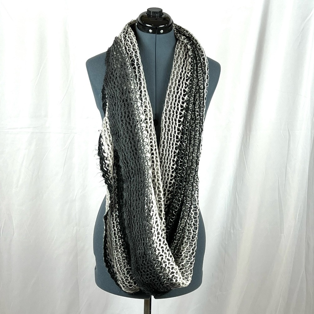 Apt 9 black/grey ombré knit infinity scarf 518